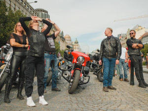 FOTOGALERIE: Stovky motorkářů projely Prahou. Podívejte se na fotky