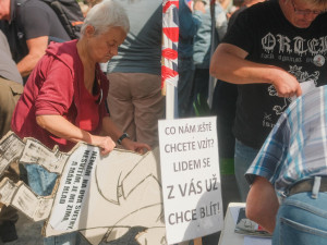 FOTOGALERIE: Na demonstraci proti vládě přišlo na 70 tisíc lidí