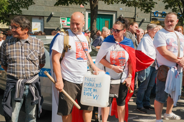 FOTOGALERIE: Na demonstraci proti vládě přišlo na 70 tisíc lidí