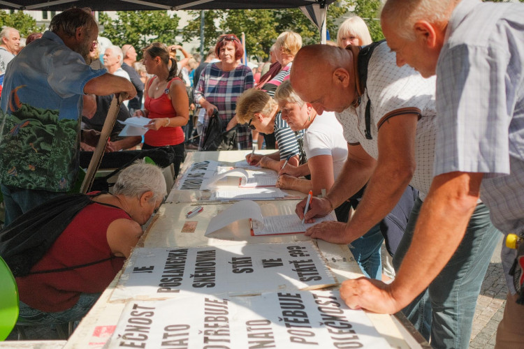 FOTOGALERIE: Na demonstraci proti vládě přišlo na 70 tisíc lidí