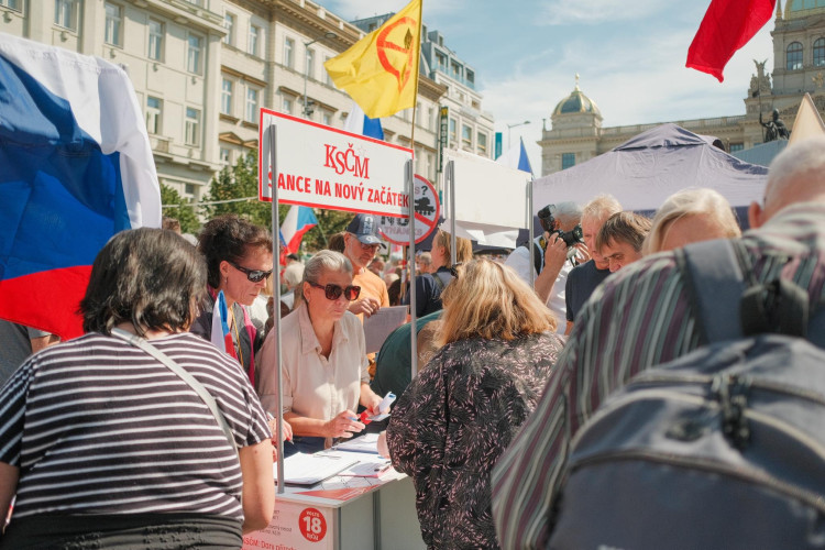 FOTOGALERIE: Na demonstraci proti vládě přišlo na 70 tisíc lidí