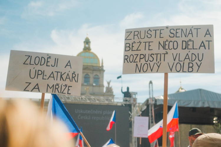 FOTOGALERIE: Na demonstraci proti vládě přišlo na 70 tisíc lidí