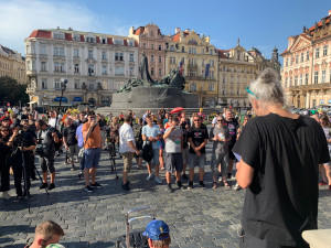FOTOGALERIE: Prahu zahalil odér konopí. Městem prošel průvod za legalizaci