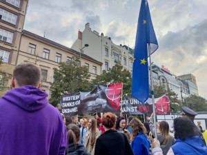 FOTOGALERIE: Stovky lidí se v Praze vydaly na pochod za jednotnou Evropu. Je podle nich cestou z krize