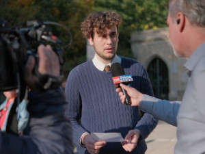 FOTOGALERIE: Lidé demonstrovali před ruskou ambasádou. Chtějí vrátit Kaliningrad Česku