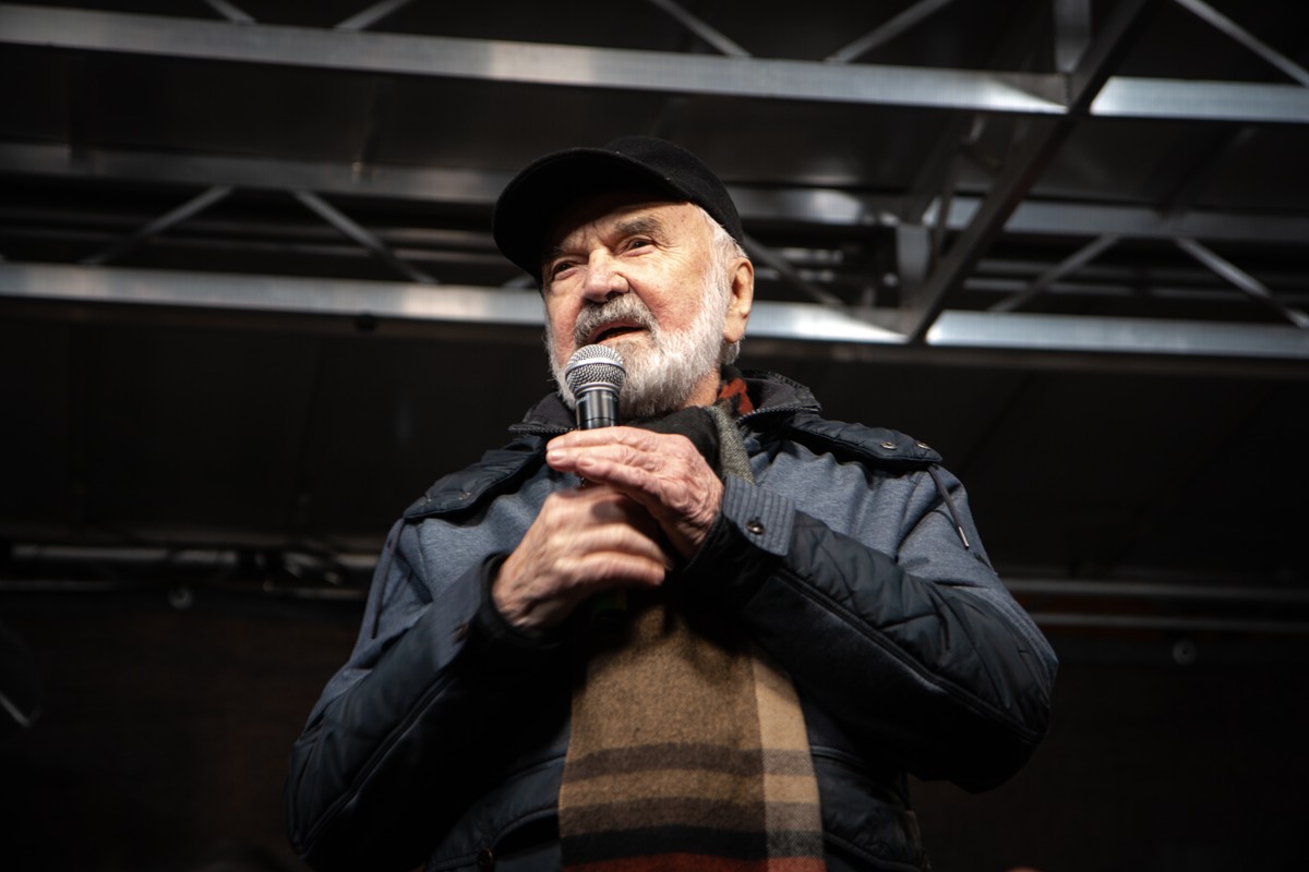 FOTOGALERIE: Staromák zaplnily tisíce lidí. Přišly podpořit Pavla