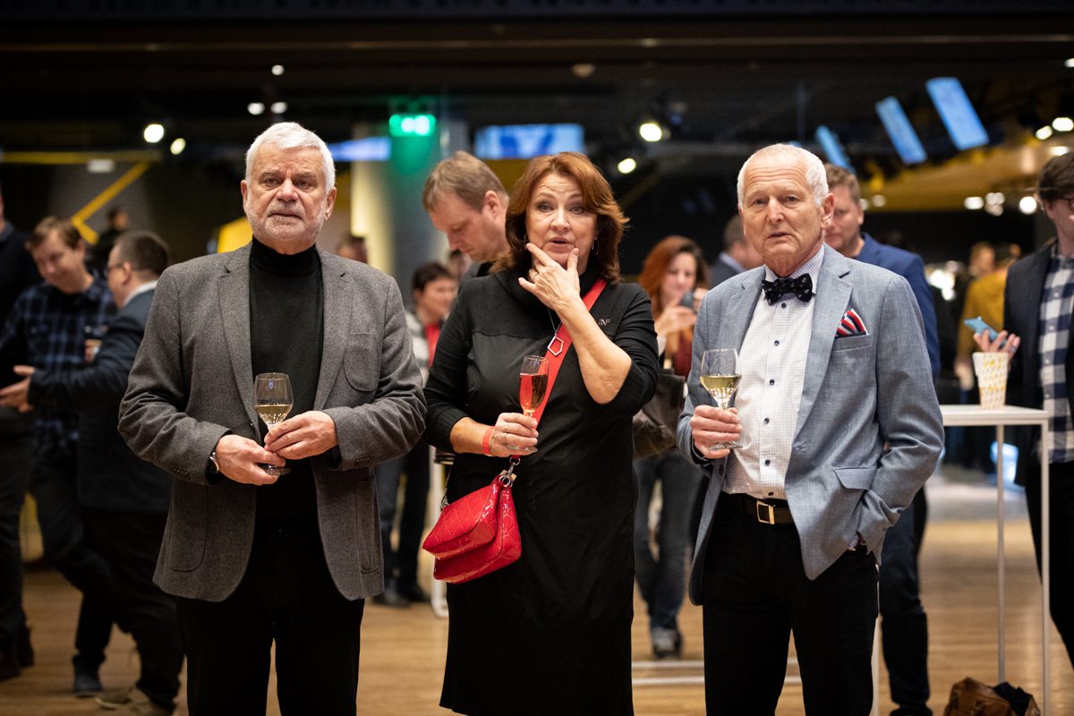 FOTOGALERIE: Podívejte se do zákulisí Pavlova štábu. Přišli umělci i politici