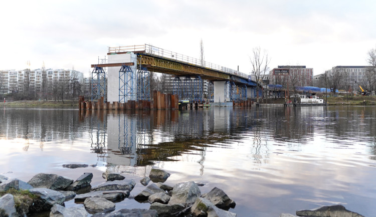 FOTOGALERIE: Štvanická lávka brzy propojí Karlín a Holešovice