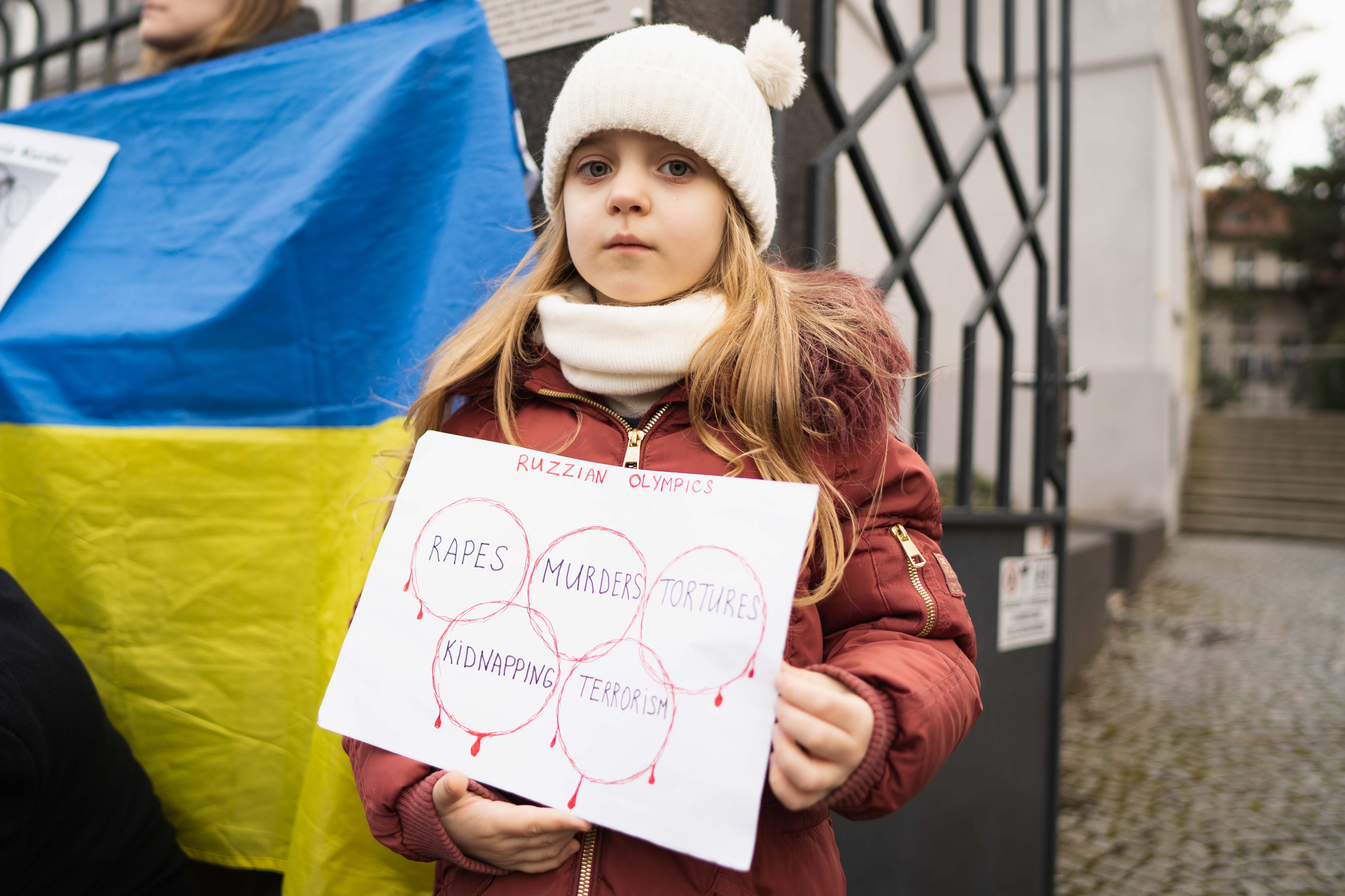 FOTOGALERIE: Ne Rusům na olympiádě! Lidé protestovali před sídlem olympijského výboru