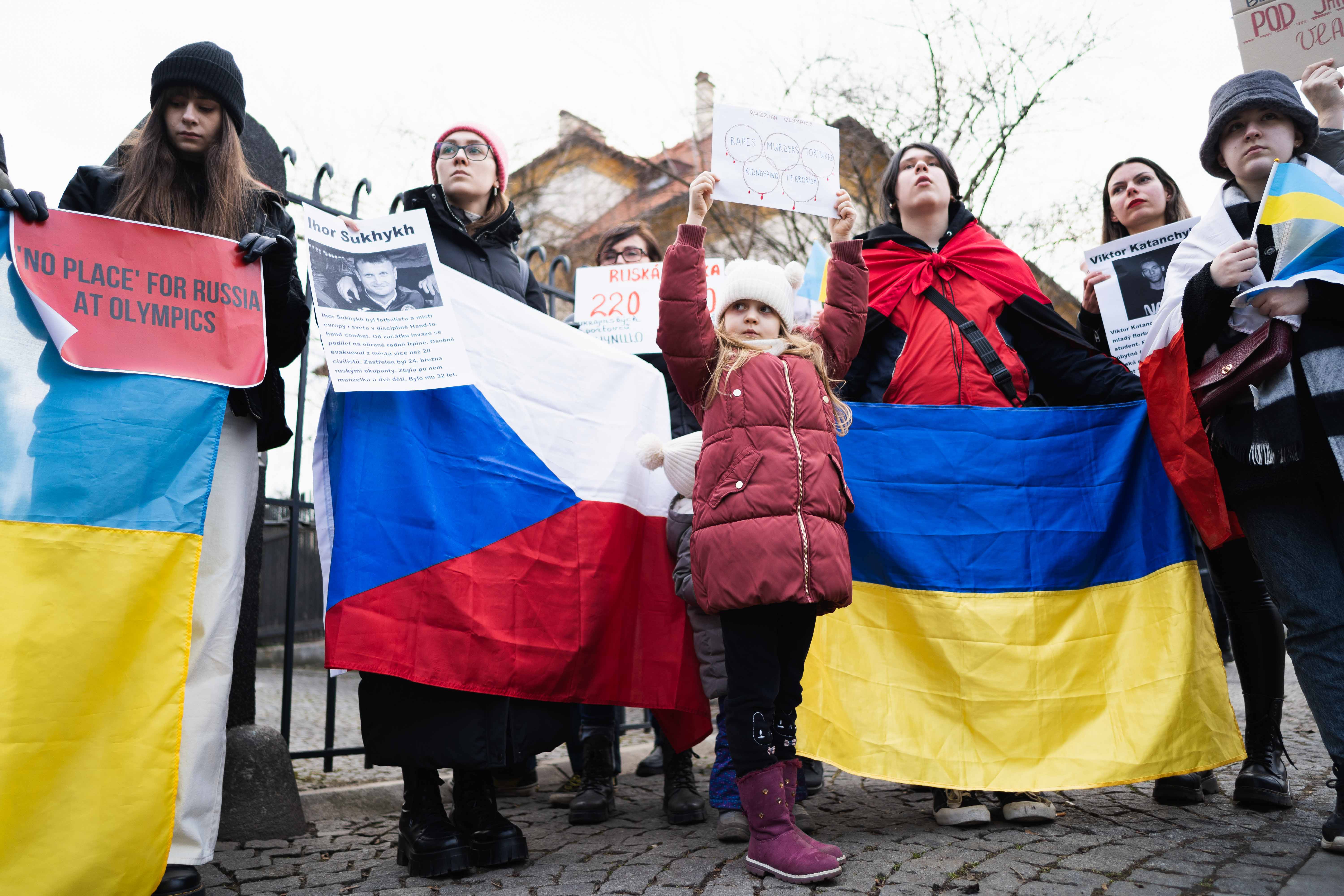 FOTOGALERIE: Ne Rusům na olympiádě! Lidé protestovali před sídlem olympijského výboru