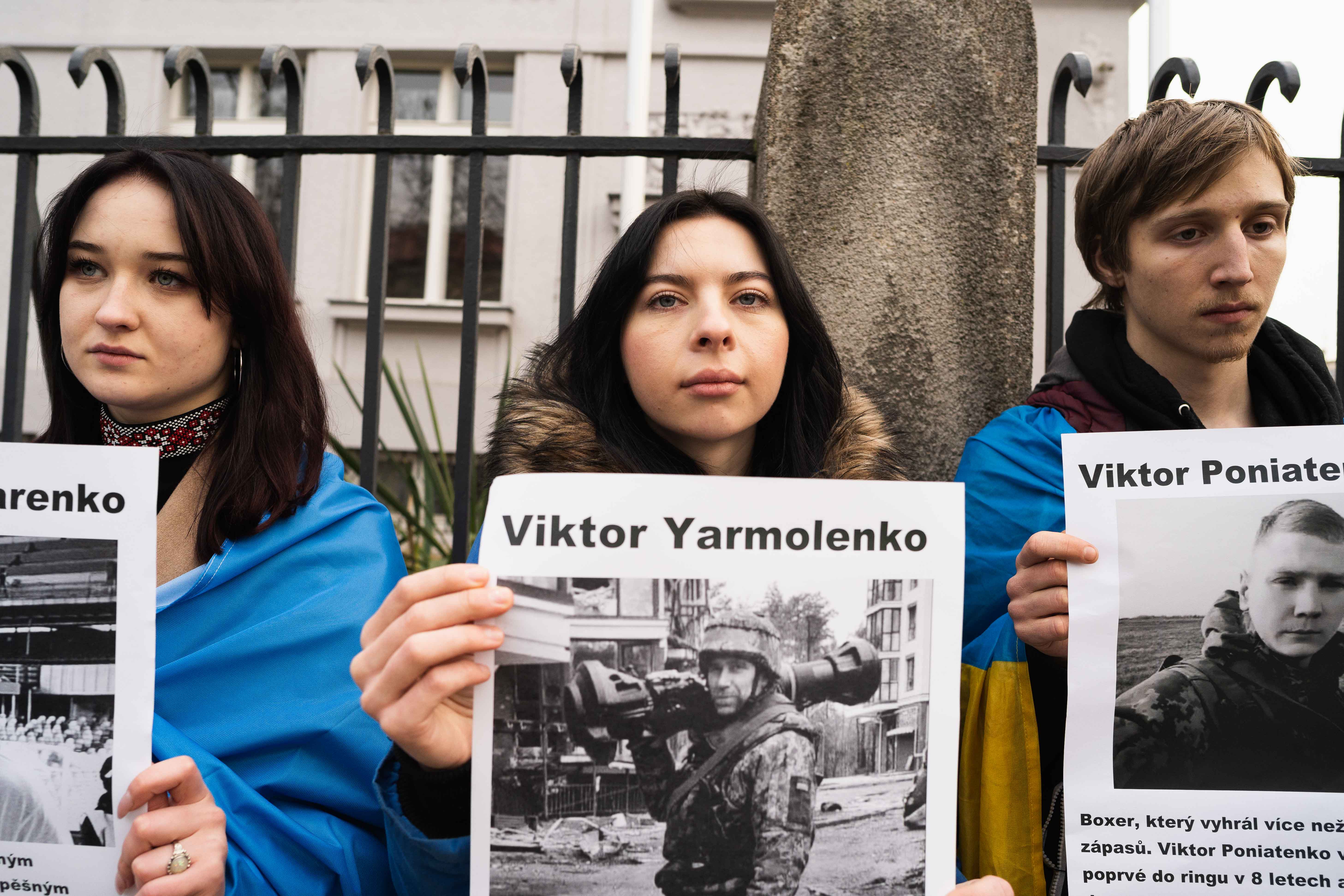 FOTOGALERIE: Ne Rusům na olympiádě! Lidé protestovali před sídlem olympijského výboru