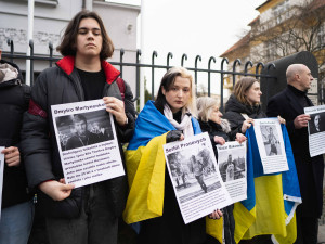 FOTOGALERIE: Ne Rusům na olympiádě! Lidé protestovali před sídlem olympijského výboru
