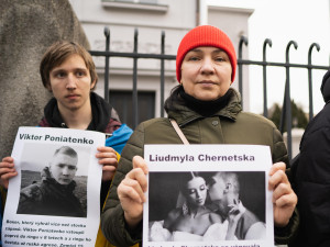 FOTOGALERIE: Ne Rusům na olympiádě! Lidé protestovali před sídlem olympijského výboru