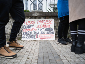 FOTOGALERIE: Ne Rusům na olympiádě! Lidé protestovali před sídlem olympijského výboru