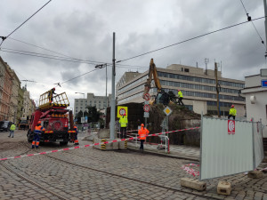 FOTOGALERIE: Ikonický most z Výstaviště putuje do muzea. Modernizace omezí i provoz legendárního stánku