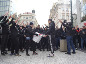 FOTOGALERIE: Fanoušci Slavie vyšli na Letnou, čeká je derby se Spartou