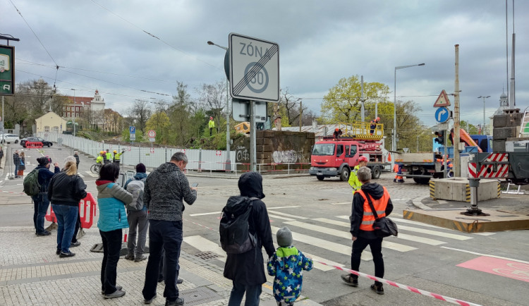 FOTOGALERIE: Ikonický most z Výstaviště putuje do muzea. Modernizace omezí i provoz legendárního stánku