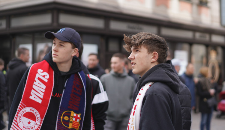 FOTOGALERIE: Fanoušci Slavie vyšli na Letnou, čeká je derby se Spartou