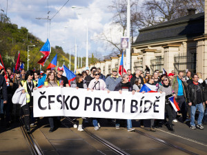 FOTOGALERIE: Na Václavském náměstí se sešly tisíce lidí, požadují demisi vlády