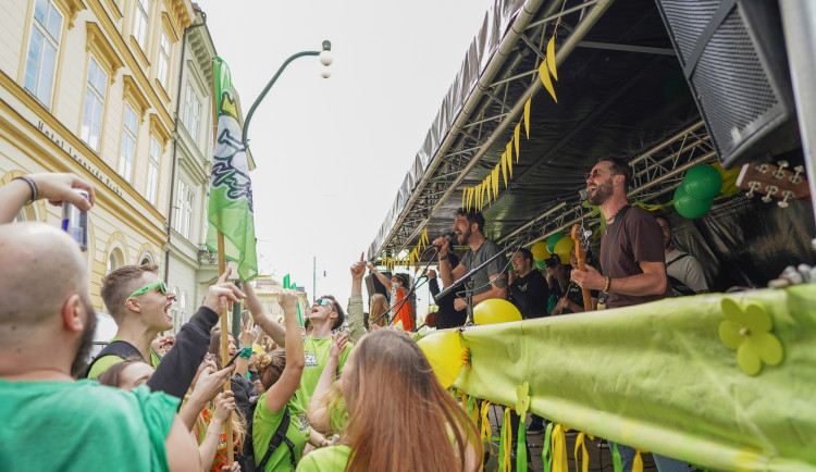 FOTOGALERIE: Prahou prošel Majálesový průvod