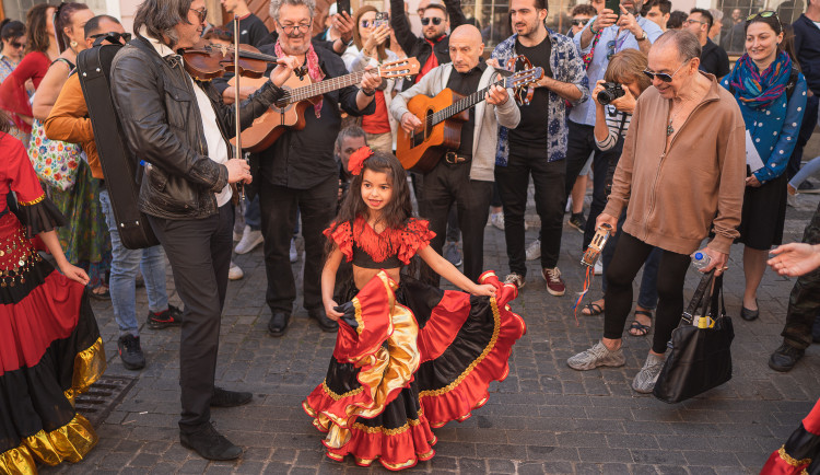 FOTOGALERIE: Průvod k festivalu Khamoro