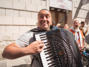FOTOGALERIE: Průvod k festivalu Khamoro