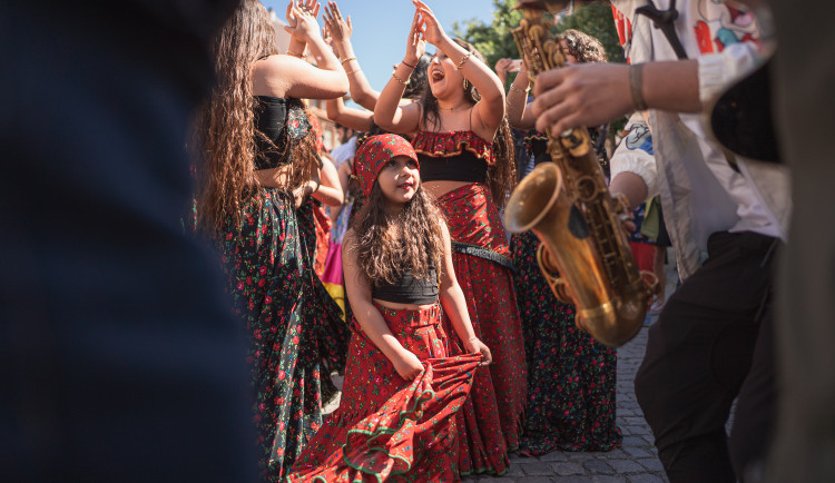 FOTOGALERIE: Průvod k festivalu Khamoro