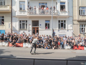 FOTOGALERIE: Letnou se prohnali skateboardisti. Na nebezpečný sjezd se vydalo na 20 závodníků