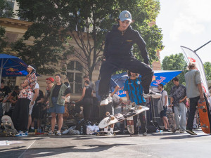FOTOGALERIE: Letnou se prohnali skateboardisti. Na nebezpečný sjezd se vydalo na 20 závodníků