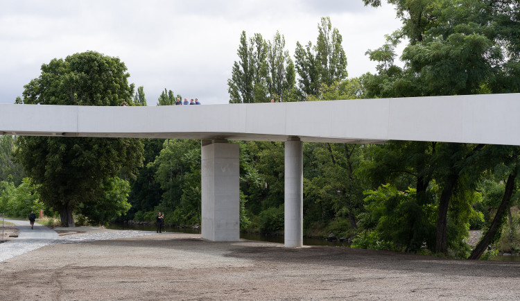 FOTOGALERIE: Štvanická lávka je konečně otevřená, končí přívoz