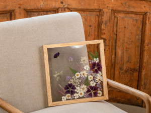 FOTOGALERIE: Veronika s Petrem vyrábí úchvatné obrazy z lisovaných květin. Na výlety chodíme s batohy plných knih, říkají