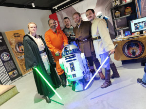 FOTOGALERIE: Zaklínač, Joker i Wednesday. Podívejte se na kostýmy z Comic-Conu