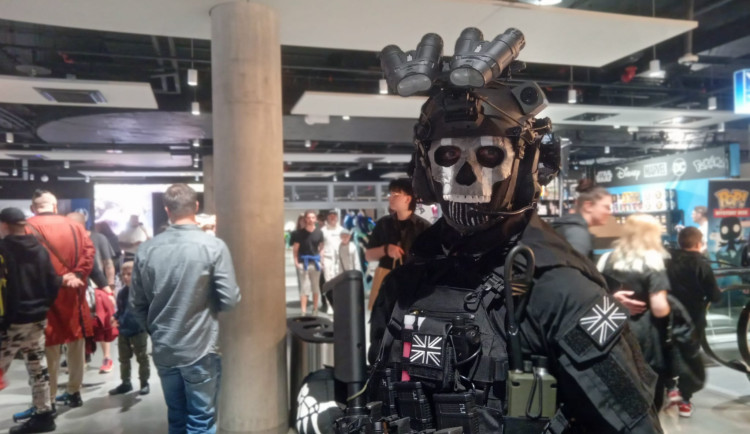 FOTOGALERIE: Zaklínač, Joker i Wednesday. Podívejte se na kostýmy z Comic-Conu