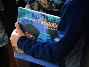 FOTOGALERIE: Legendární Jane Goodallová pokřtila gorilí samičku v pražské zoo. Vybrala pro ni jméno Gaia