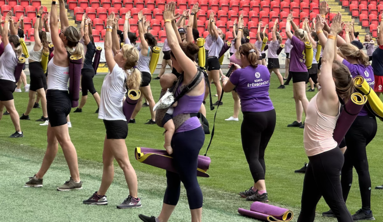 FOTOGALERIE: Podívejte se, jak Sokolové nacvičují v Edenu hromadné skladby