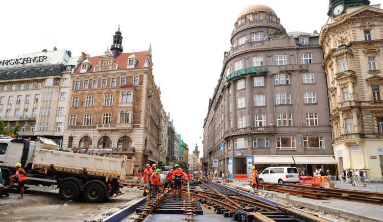 FOTOGALERIE: Praha rozkopaná. Podívejte se, jak postupují práce na Václaváku nebo u Lihovaru