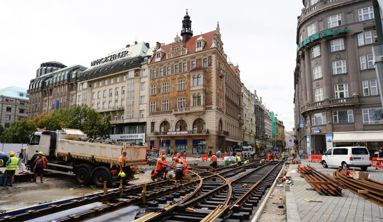 FOTOGALERIE: Praha rozkopaná. Podívejte se, jak postupují práce na Václaváku nebo u Lihovaru