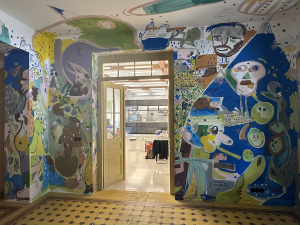 FOTOGALERIE: Půjčovna kol i galerie. Podívejte se, jak vypadá nádraží Bubeneč po rekonstrukci