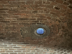 FOTOGALERIE: Pod Staroměstskou radnicí se skrývá vstup do 120 let staré stoky