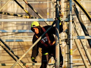 FOTOGALERIE: Hodinová věž je zpět na Průmyslovém paláci, dokončení jeho oprav se ale o rok protáhne