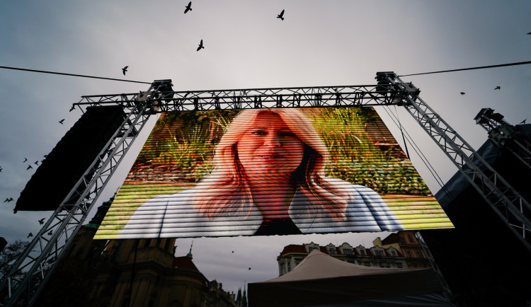 FOTOGALERIE: Podívejte se na atmosféru demonstrace Zůstaňme demokratickým srdcem Evropy Milionu chvilek