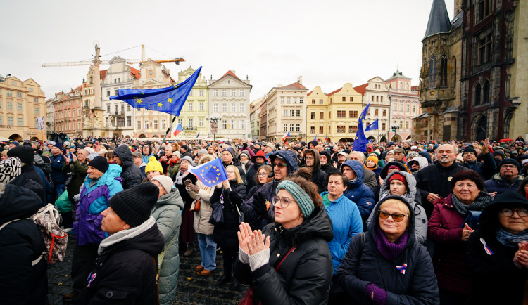 FOTOGALERIE: Podívejte se na atmosféru demonstrace Zůstaňme demokratickým srdcem Evropy Milionu chvilek