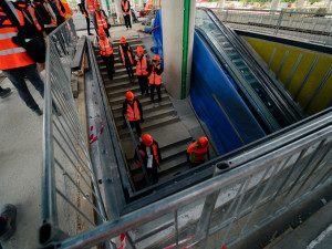 FOTOGALERIE: Trať mezi Bubny a Výstavištěm zprovozní za tři měsíce, nádraží dokončují