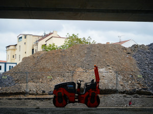 FOTOGALERIE: Trať mezi Bubny a Výstavištěm zprovozní za tři měsíce, nádraží dokončují