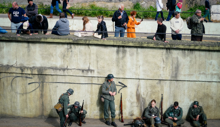 FOTOGALERIE: Tanky i plamenomety. Do ulic Prahy se v rekonstrukci vrátily boje z konce války