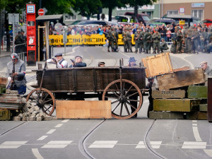 FOTOGALERIE: Tanky i plamenomety. Do ulic Prahy se v rekonstrukci vrátily boje z konce války