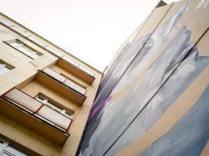 FOTOGALERIE: V Holešovicích vzniká nový mural, připomene Miladu Horákovou