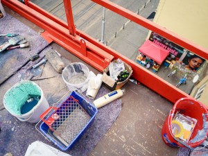 FOTOGALERIE: V Holešovicích vzniká nový mural, připomene Miladu Horákovou