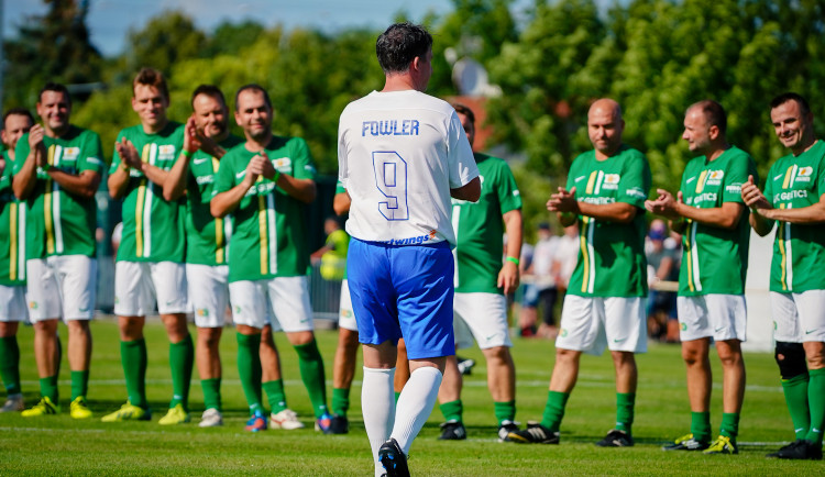 FOTOGALERIE: Nedvěd, Fowler, Poborský. Dolní Chabry oslavily sto let fotbalu ve velkém stylu