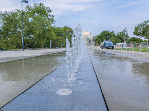 FOTOGALERIE: Vítkov prokoukl. Nevzhledné parkoviště nahradily fontány a stromořadí